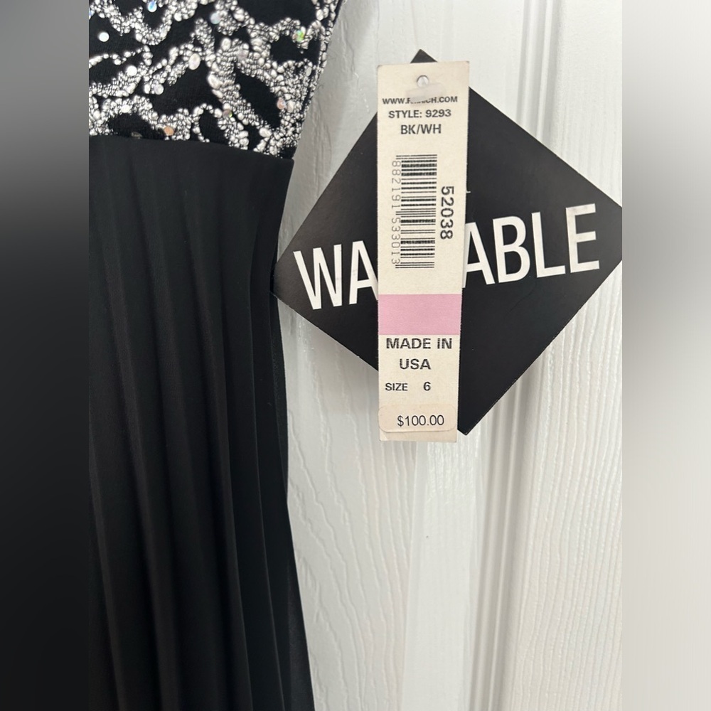 Super cute black dress - Picture 3 of 7